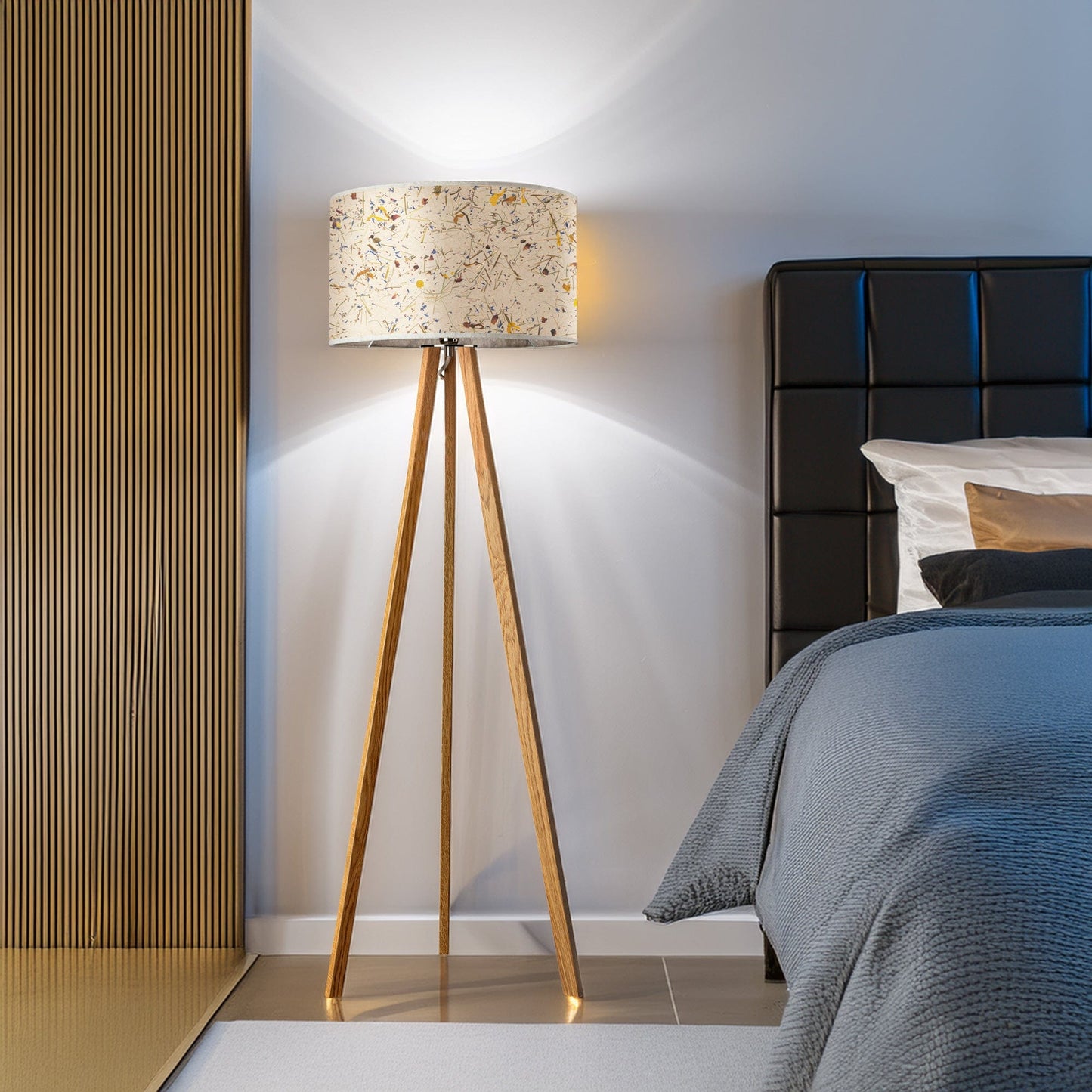 LeuchtNatur Dreibeinstehleuchte Ligno Stehlampe Almwiese light