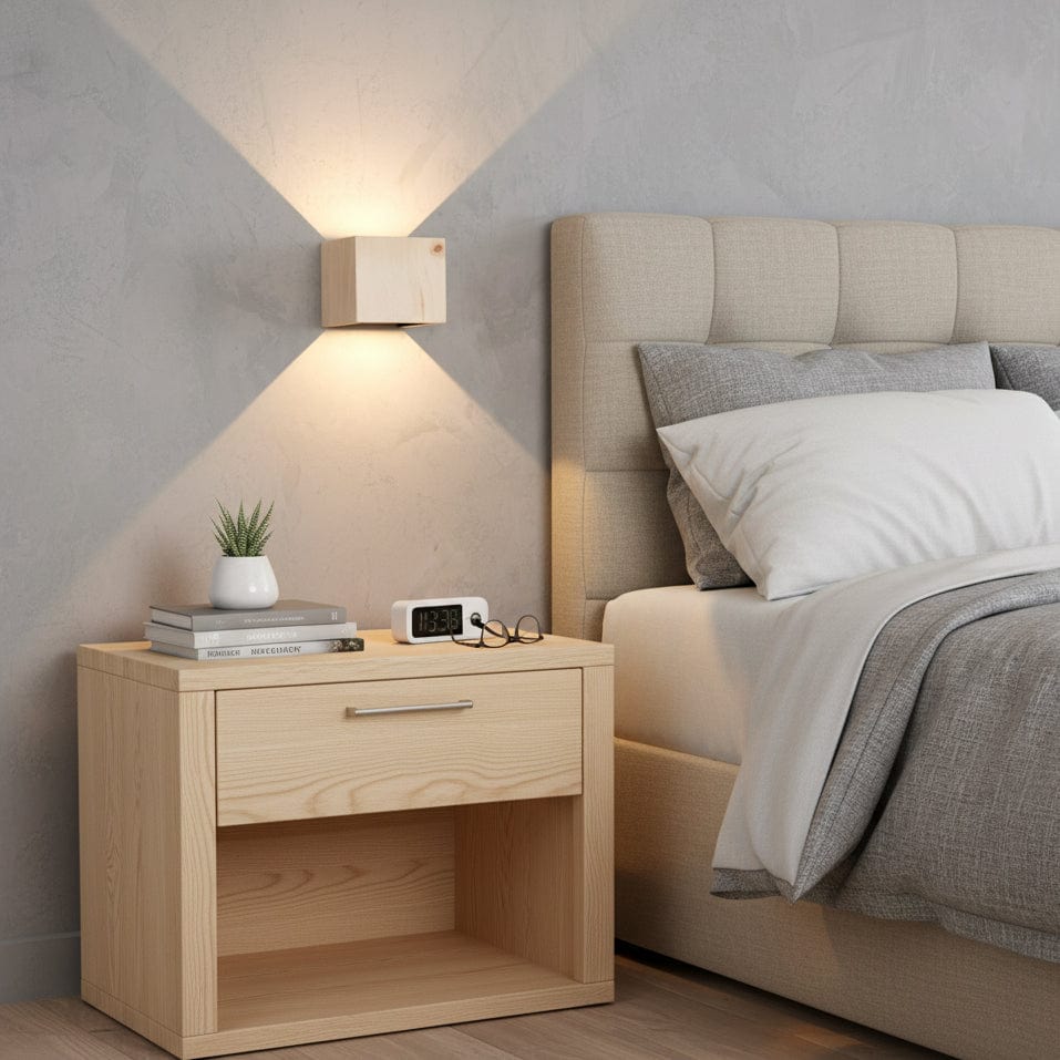 LeuchtNatur Wandleuchte Akkubetrieben / 2700 Kelvin warmweiß / Nicht Dimmbar Cubus Holz Wandlampe von LeuchtNatur | handgemacht in Zirbe