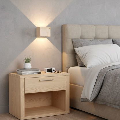 LeuchtNatur Wandleuchte Akkubetrieben / 2700 Kelvin warmweiß / Nicht Dimmbar Cubus Holz Wandlampe von LeuchtNatur | handgemacht in Zirbe