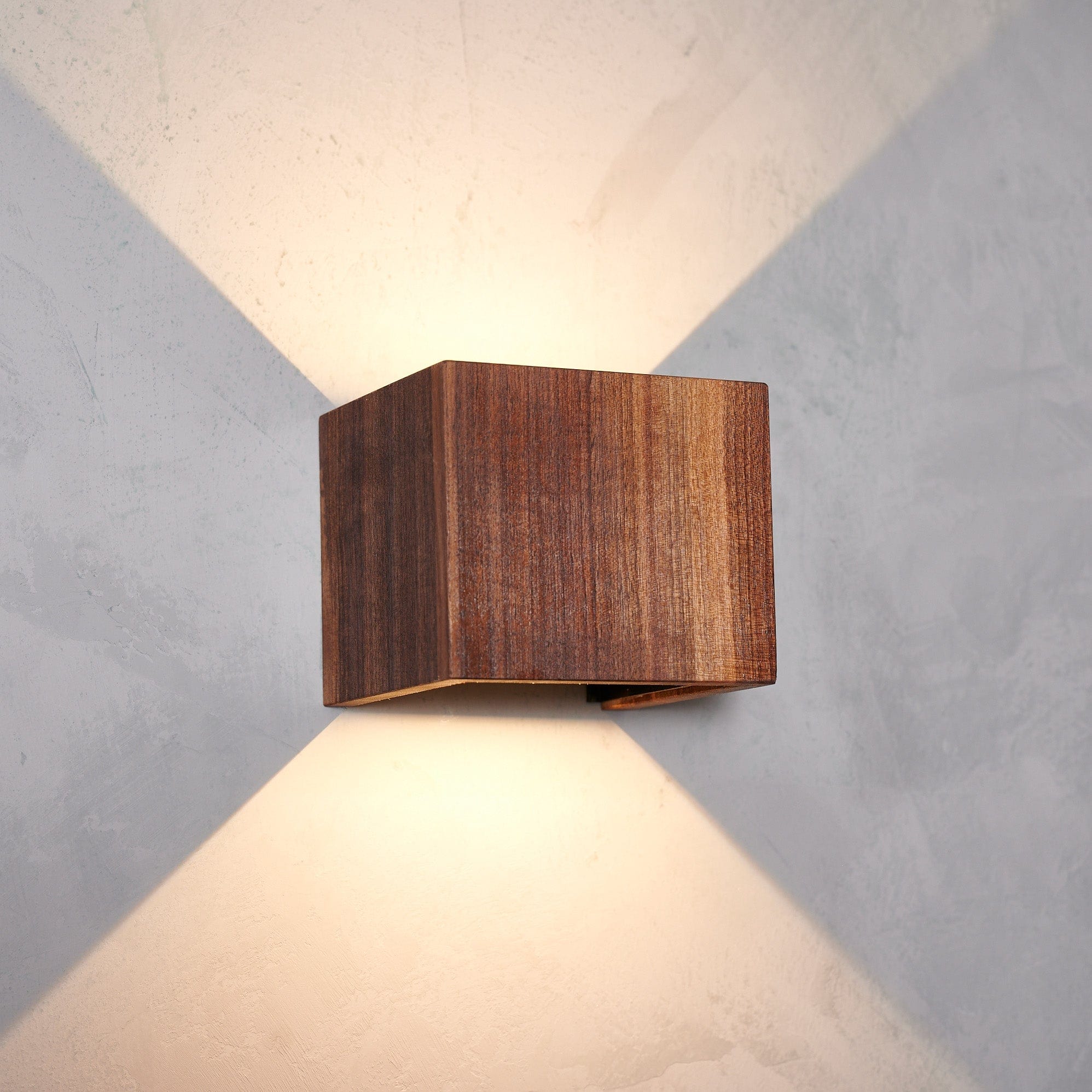 LeuchtNatur Wandleuchte Cubus Wandleuchte Nussbaum geölt