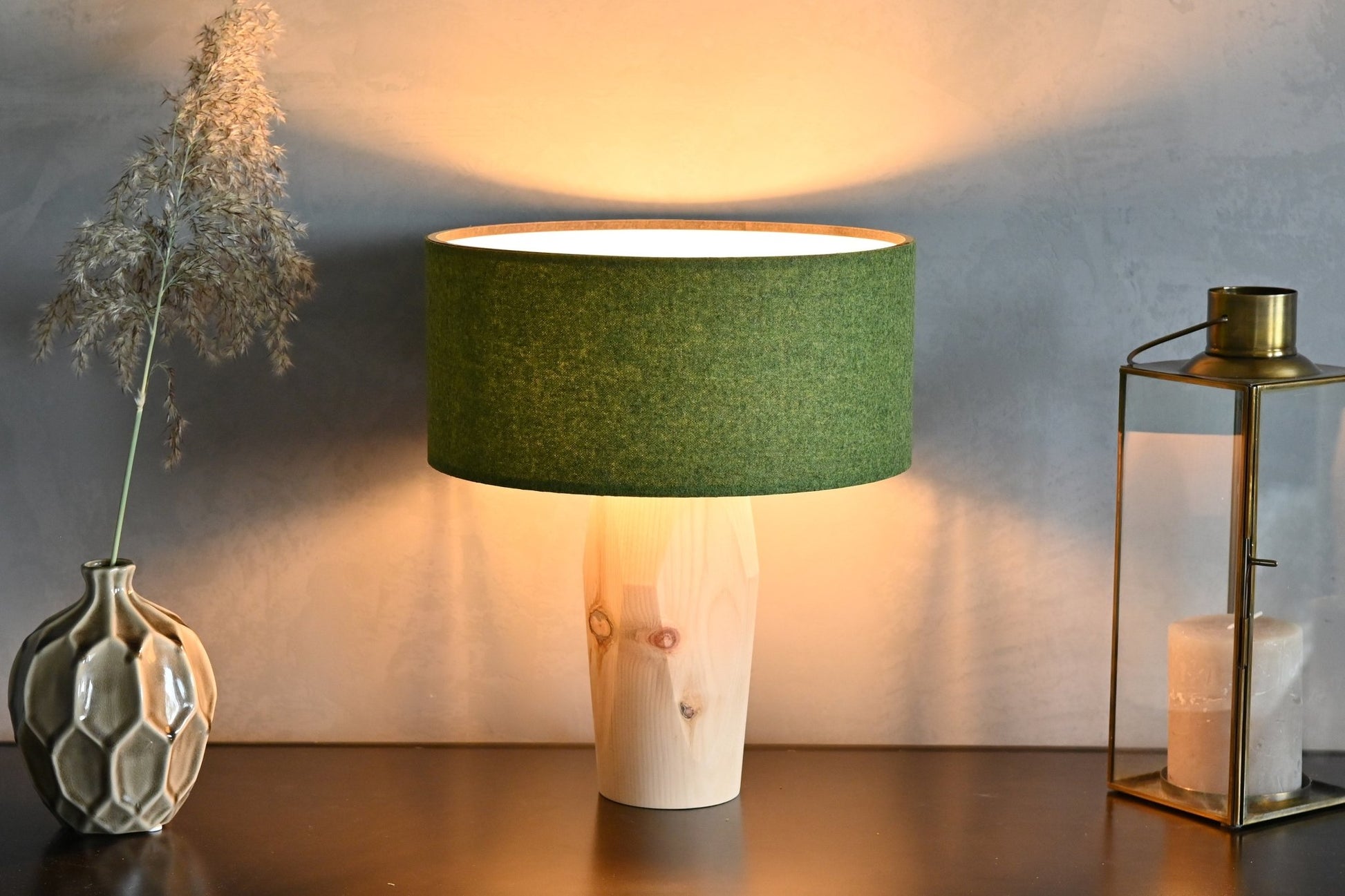Pura Nachttischlampe Grün Zirbe - Tischleuchte/Nachttischlampe - Leuchtnatur
